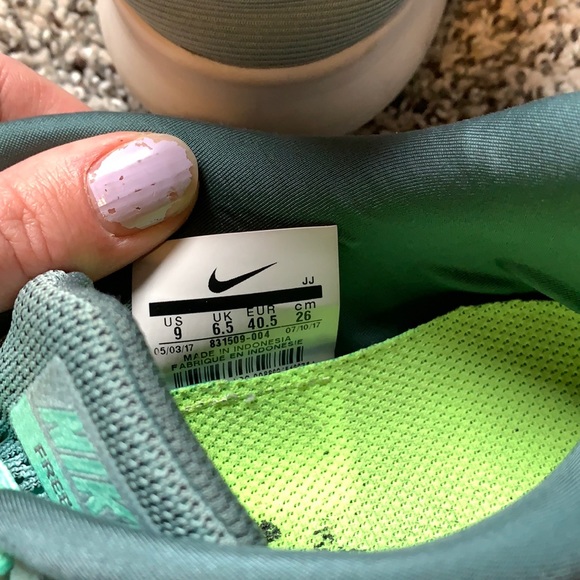 Nike Free RN shoes - Picture 3 of 5